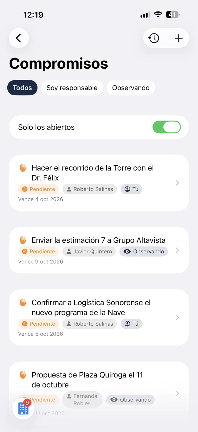 Los compromisos abiertos en BeChat, todos pendientes: hacer el recorrido de la Torre con el Dr. Félix (Roberto Salinas, vence el 4 de octubre de 2026), enviar la estimación 7 a Grupo Altavista (Javier Quintero, el 9), confirmar a Logística Sonorense el nuevo programa de la Nave (Roberto Salinas, el 5) y la propuesta de Plaza Quiroga (Fernanda Robles, el 11).