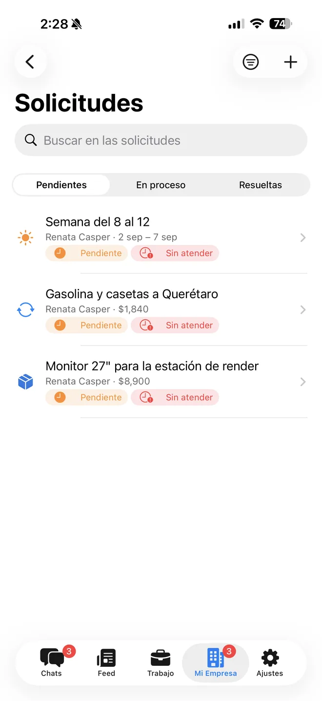 Las solicitudes pendientes de la empresa en BeChat: la semana del 8 al 12, gasolina y casetas a Querétaro por $1,840 y un monitor de 27 pulgadas para la estación de render por $8,900, las tres de Renata Casper, pendientes y sin atender.